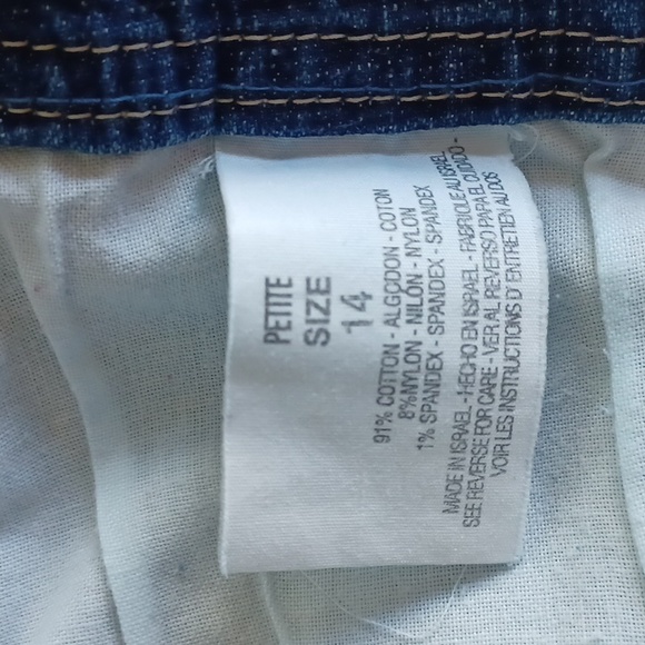 Gloria Vanderbilt High Waisted Stretch Capri Jeans - Picture 11 of 12